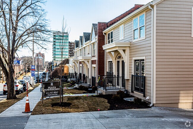 2/2022 - Plaza Town House