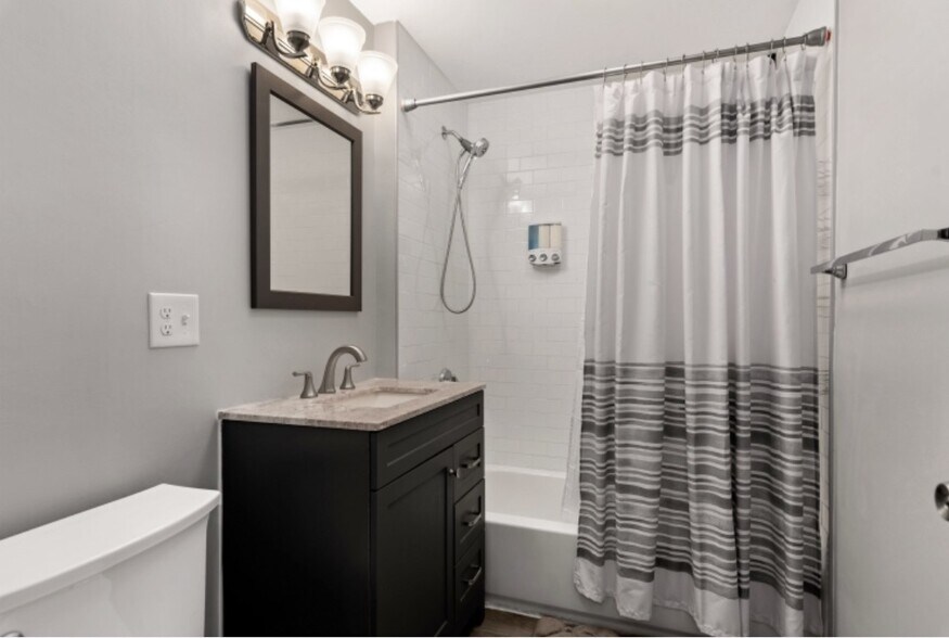 Building Photo - 7 Abbotsford St