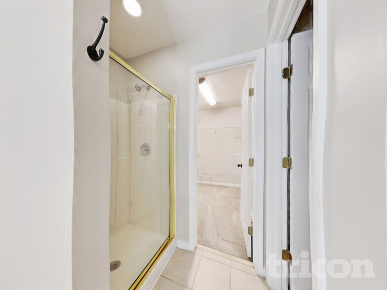 Building Photo - 226 Linden Rd