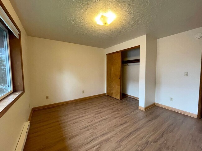 Building Photo - howad01