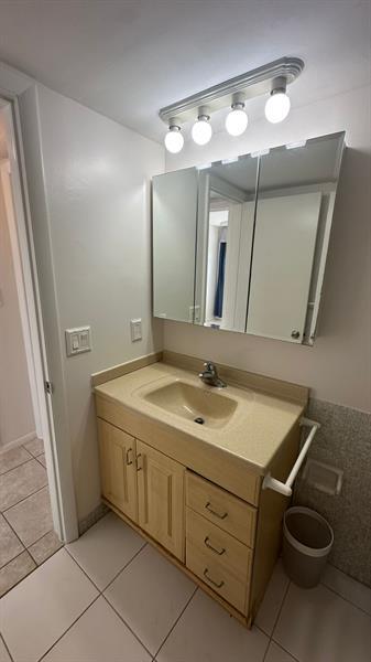 Building Photo - 625 Antioch Ave