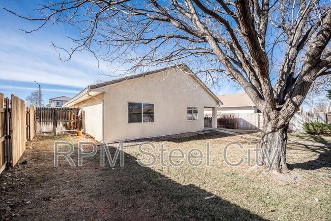 Building Photo - 1014 Pinecrest Dr