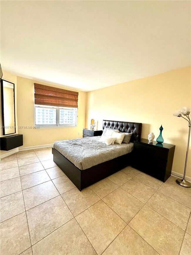 Building Photo - 1950 S Ocean Dr