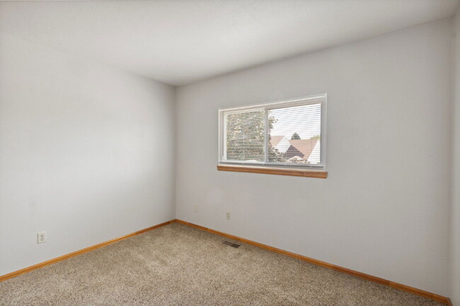 Building Photo - 8455 Ilex Dr