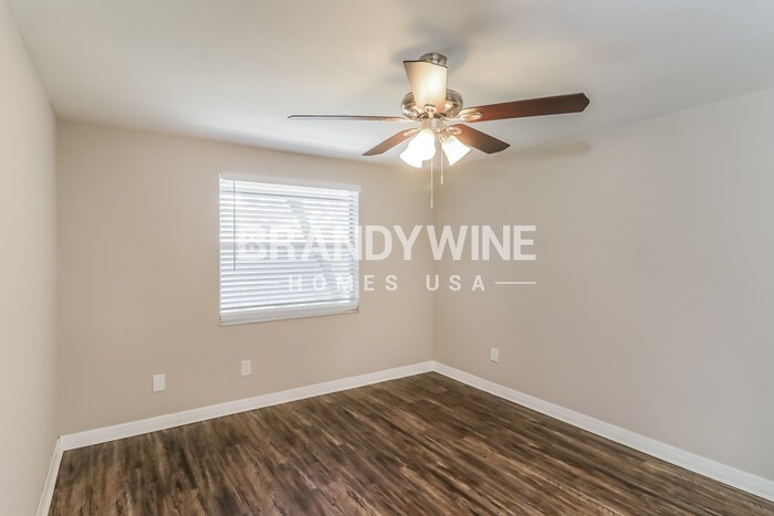 Building Photo - 16051 Grass Lake Dr