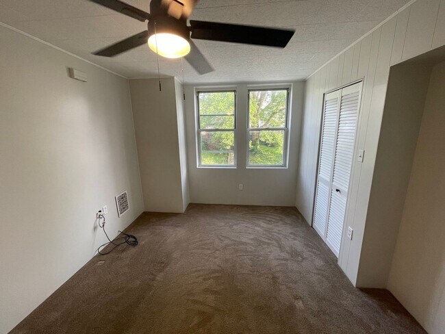 Building Photo - 155 Kendall Ave