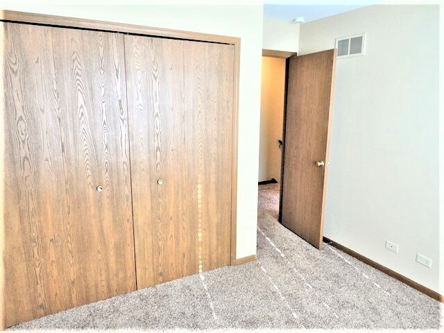 Building Photo - 613 Doral Ln