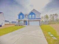 Building Photo - Like New in Longview!