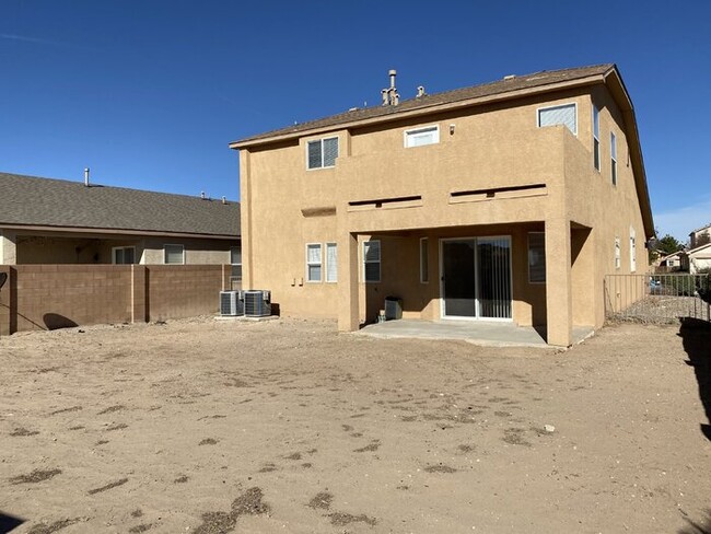 Building Photo - Great Home with LOTS of space - Northern M...