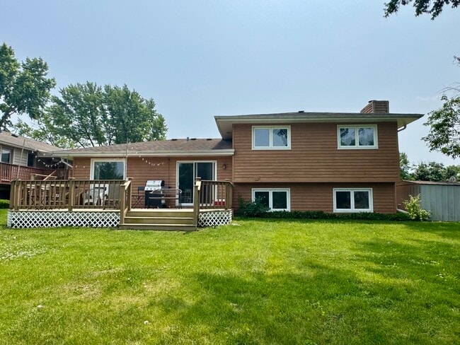 Building Photo - 23W354 Woodcrest Ct W