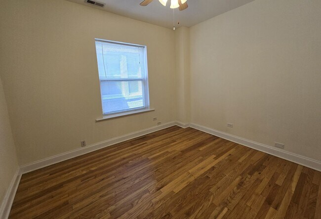 Building Photo - 4926 N Albany Ave