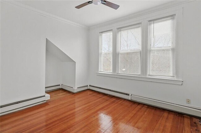 Building Photo - 123 Radcliffe Ave