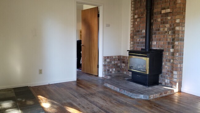 Building Photo - 086-862-862.5 11th Duplex, Bend