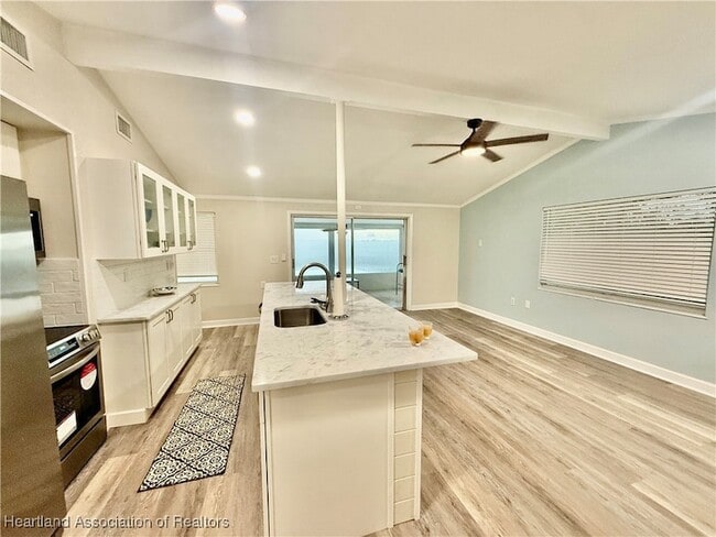 Building Photo - 403 Lake Lotela Dr