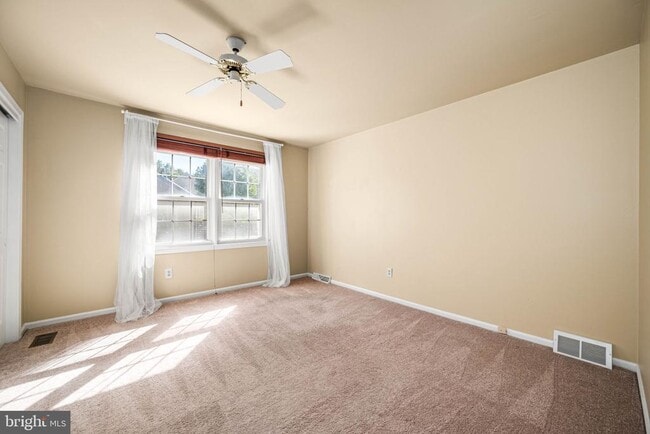 Building Photo - 401 Alderbrook Dr