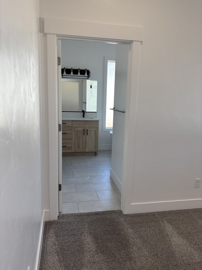 Building Photo - 187 Heaton Ln