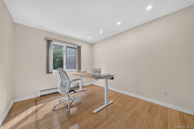 Building Photo - 3 Pond Ridge Rd