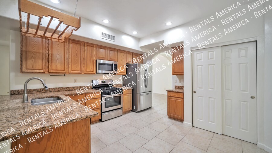Building Photo - 15400 S Camino Agua Azul