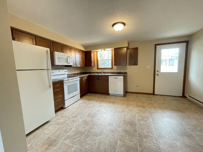 Primary Photo - 1214 Gilmore Ave