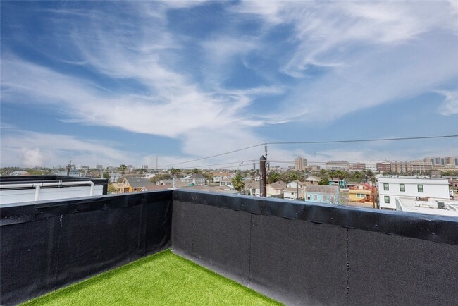 Building Photo - 805 Avenue K