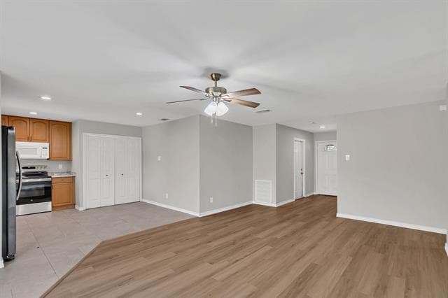 Building Photo - 439 Clover Ln