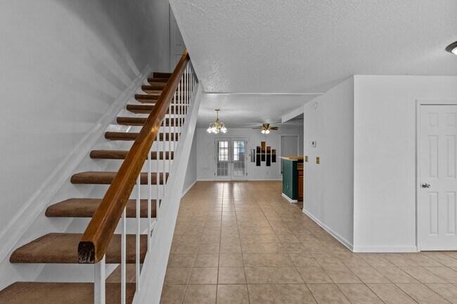 Building Photo - 405 Falling Ln