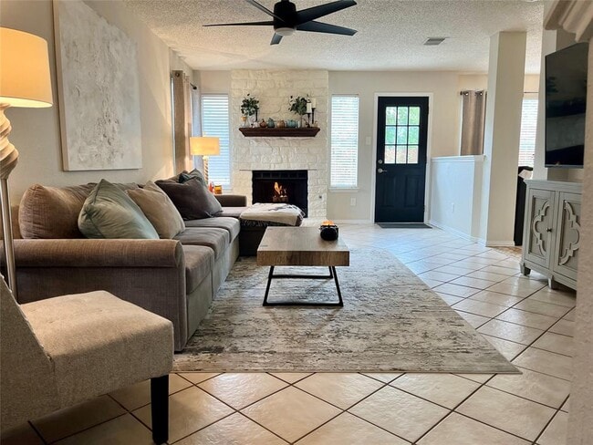 Building Photo - 8709 Cretys Cove