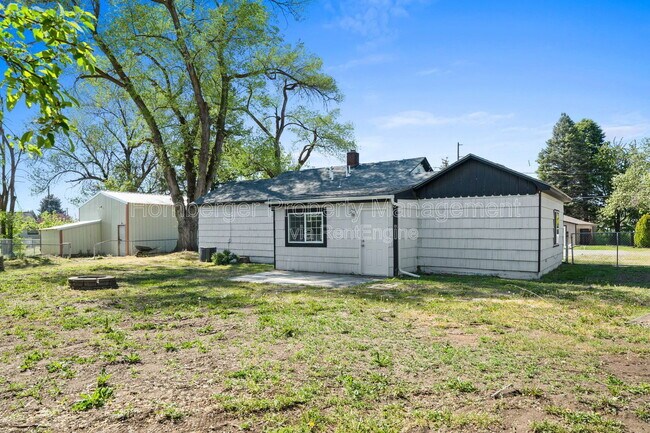 Building Photo - 18420 E Bow Ave