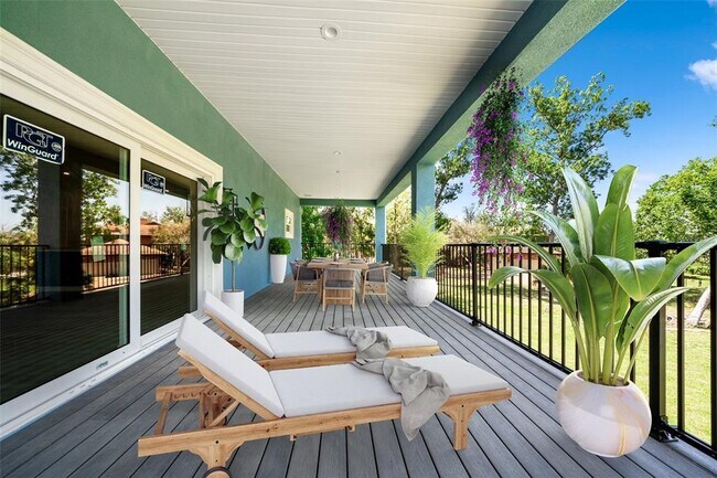 Building Photo - 1033 Hammock Cir