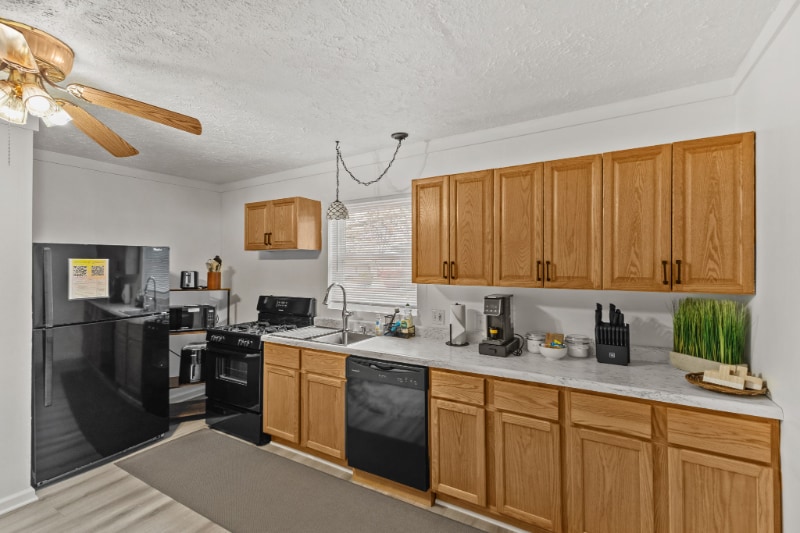 Building Photo - 131 W Noble St