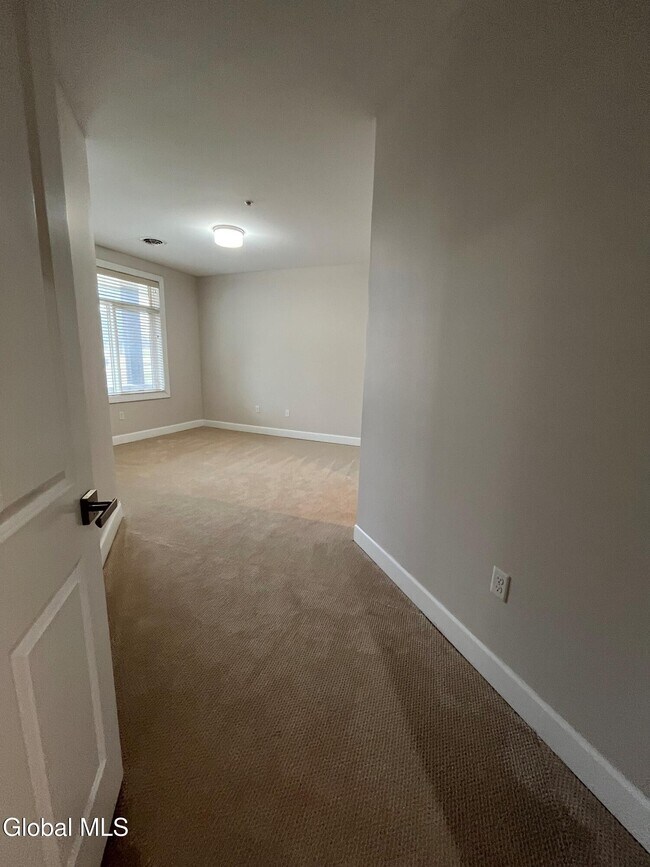 Building Photo - 2 West Ave