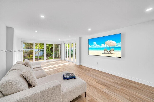 Building Photo - 1960 NE 182nd St