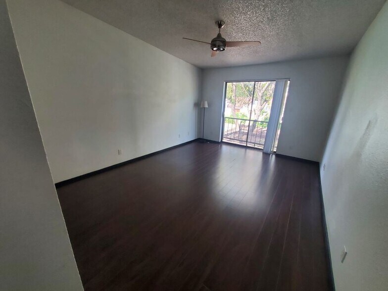 Building Photo - 120 Sunflower Ave