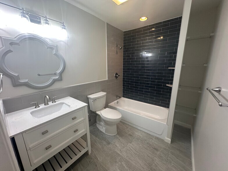 Primary bathroom - 349 Laquita Dr SE