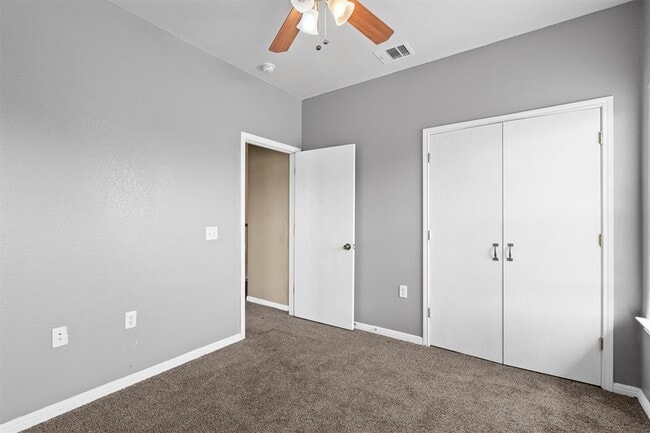 Building Photo - 7502 Lazy Creek Dr