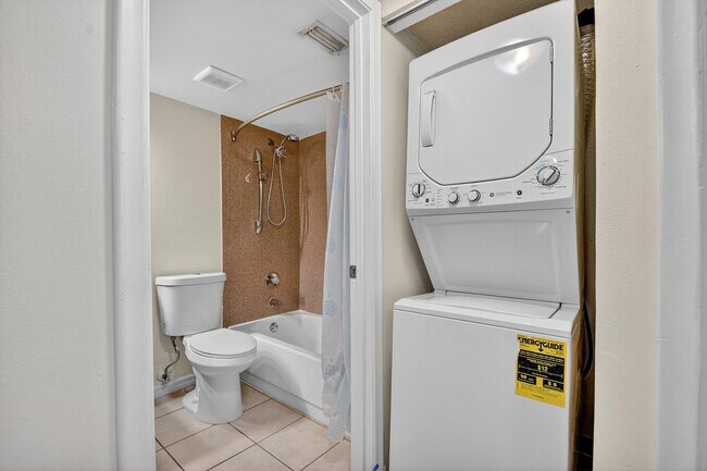 Building Photo - 1120 Lake Shore Dr