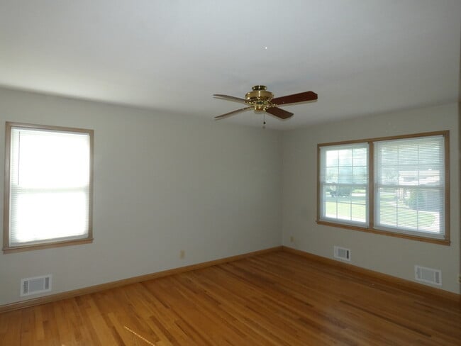 Building Photo - 1608 NE 65th St