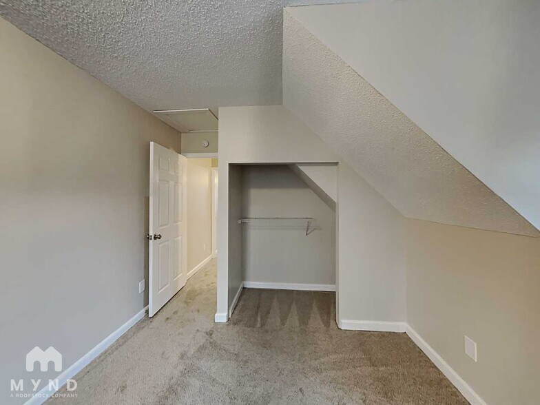 Building Photo - 400 Miller Rd