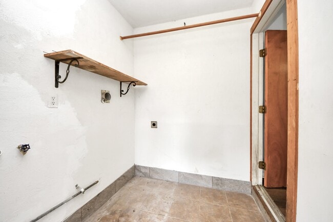 Building Photo - 1324 Bennett Dr