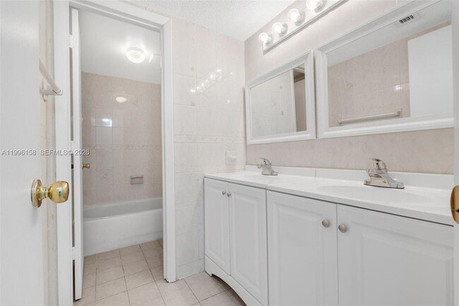 Building Photo - 6130 W 19th Ave