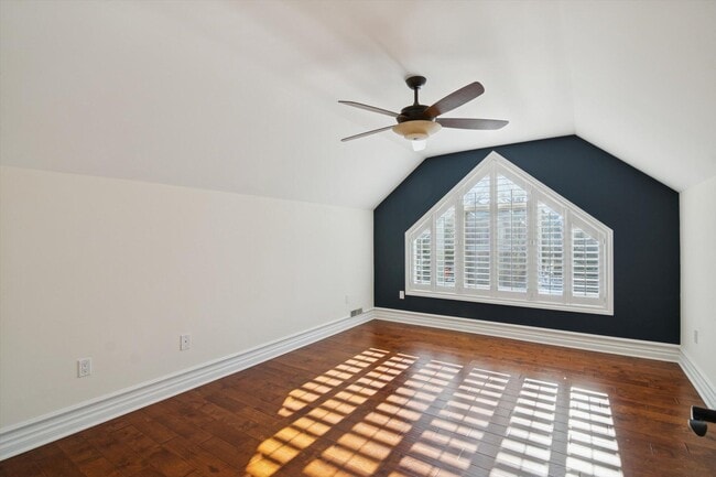 Building Photo - 934 W Huron St