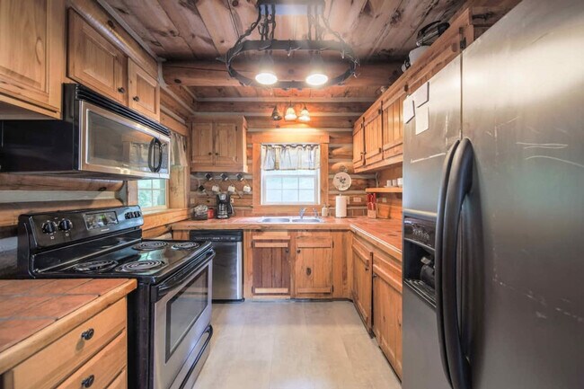 Building Photo - 195 Black Bear Dr