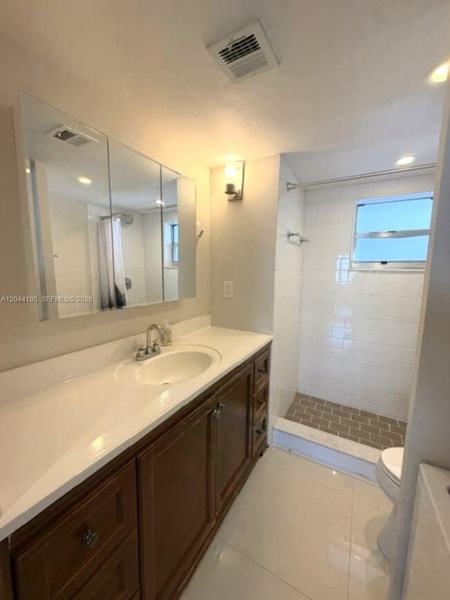 Building Photo - 4141 Nautilus Dr