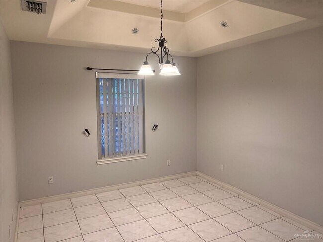 Building Photo - 10 Selena St