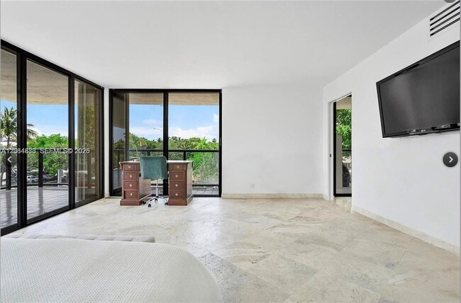 Building Photo - 2575 S Bayshore Dr