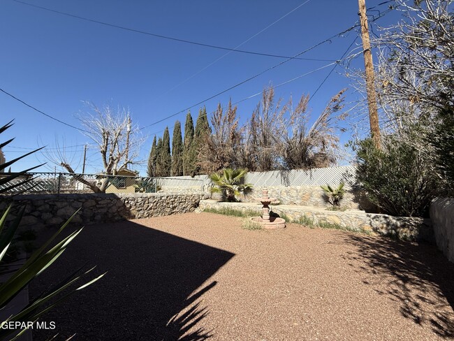 Building Photo - 10407 Ashwood Dr