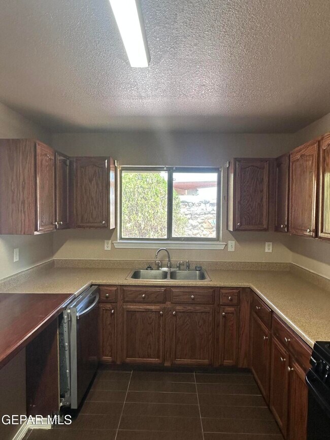 Building Photo - 14049 Tierra Delfin Dr