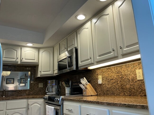 Building Photo - Exceptional 2 bedroom Condo