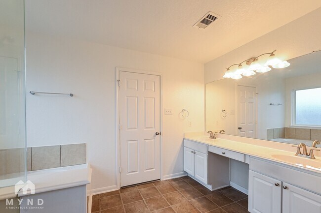 Building Photo - 11523 Dahlia Dale Dr