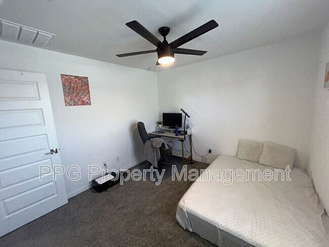 Building Photo - 14118 W Hackamore Dr